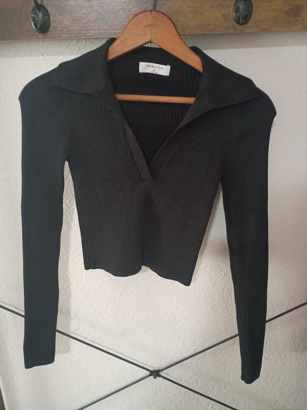 Babaton Black Ribbed Long-Sleeve V-Collar Top